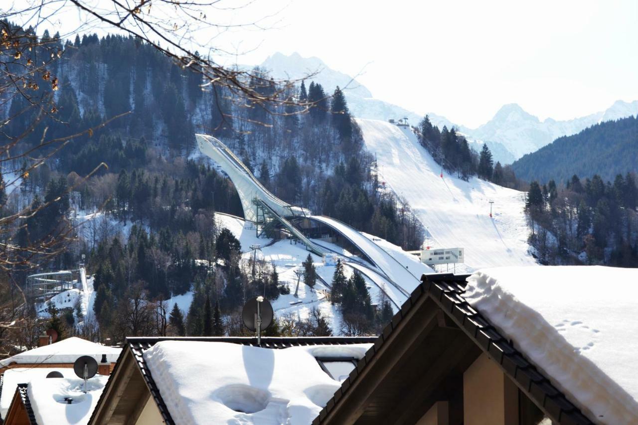 Gaestehaus Am Riedweg Garmisch-Partenkirchen Exterior photo